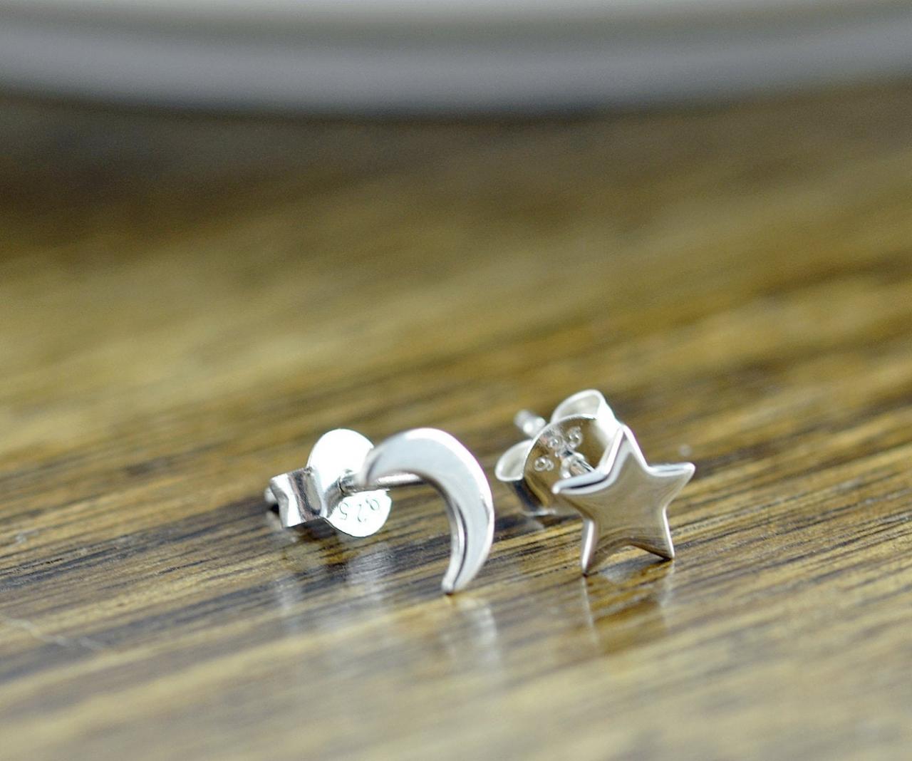 Silver Star And Moon Earrings - Stud Earrings - Celestial Star And Moon Earrings -tiny Stud Earrings