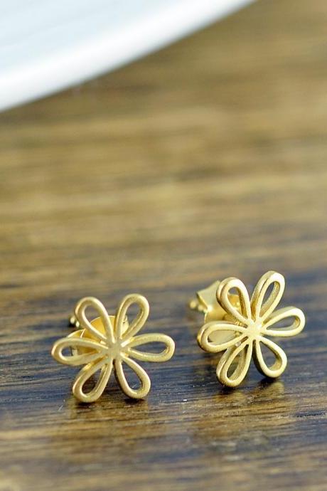 daisy earrings - flower earrings - stud earrings - gold jewelry - bff gift - gold earrings - bridesmaid earrings
