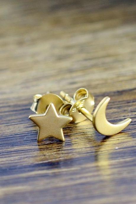 gold star and moon earrings - stud earrings - celestial star and moon earrings - tiny stud earrings