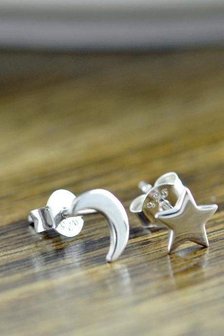 silver star and moon earrings - stud earrings - celestial star and moon earrings -tiny stud earrings